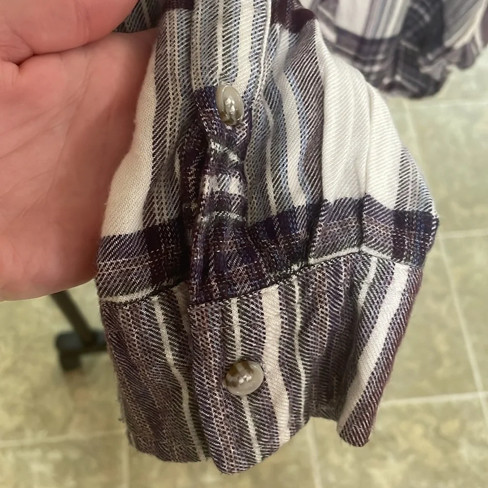 women's long sleeve gray and white plaid / flannel button up shirt - Picture 4 of 6